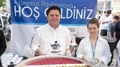 Kadıköy Belediyesi, Muharrem ayı dolayısıyla ilçenin farklı noktalarında aşure ikram