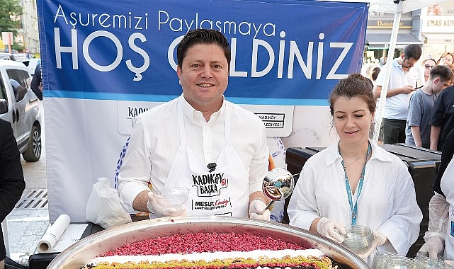 Kadıköy Belediyesi, Muharrem ayı dolayısıyla ilçenin farklı noktalarında aşure ikram