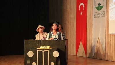 Kadınların sanatsal üretimlerini destekleyen Osmangazi Belediyesi, amatör kadın oyuncuların Türkiye’nin