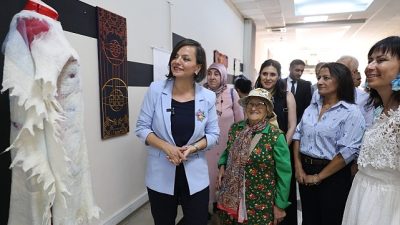 Karabağlar Belediyesi tarafından kadınların ve gençlerin meslek edinmesini, üretime katılmasını