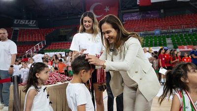 Karşıyaka Belediyesi, Kış Spor Okulları’nı görkemli bir törenle noktalayarak sezonu