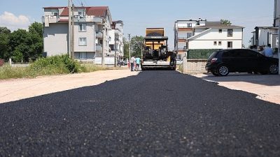 Kartepe Belediyesi, ilçe genelinde sürdürdüğü üst yapı ve yol yenileme