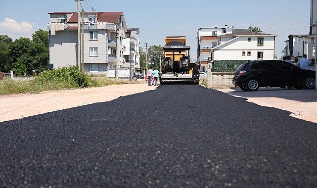 Kartepe Belediyesi, ilçe genelinde sürdürdüğü üst yapı ve yol yenileme