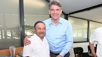 Kartepe Belediyesi, Babalar Günü dolayısıyla şehit babalarını kahvaltı programında ağırladı.