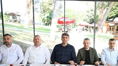 Kartepe Belediye Başkanı Av. M. Mustafa Kocaman, mahalle muhtarlarıyla bir