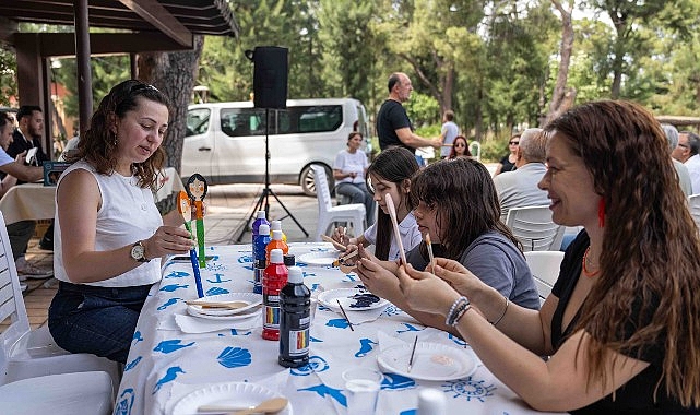 Bornova Belediyesi tarafından düzenlenen 5. Bornova Halk Dansları Festivali, “Kaşıkların