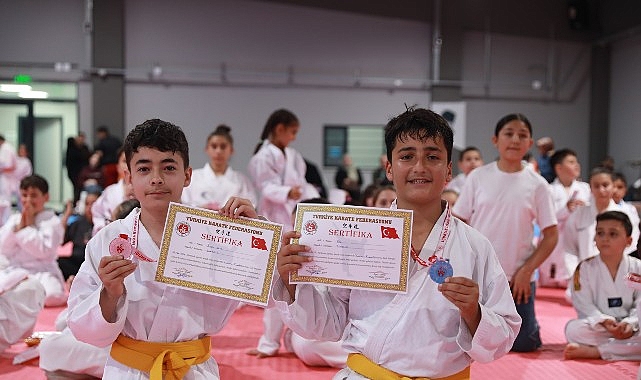 Keçiören Belediyesi bünyesinde karate eğitimi alan altyapı sporcuları, Türkiye Karate