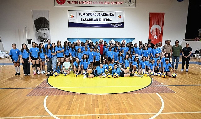 Kemer Belediye Başkanı Necati Topaloğlu öncülüğünde başlatılan ücretsiz futbol, basketbol,