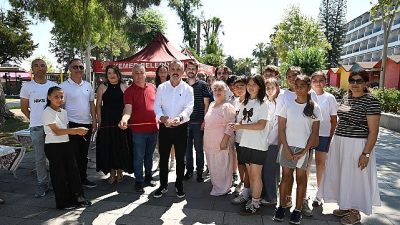 Rukiye Koç Ortaokulu öğrencilerinin iğne ve iplik kullanarak kumaş üzerine