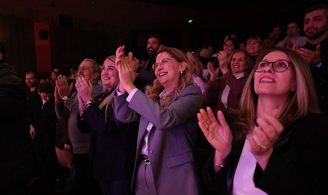 Kısıtlı İmkanlar, Sınırsız Başarılar: Bakırköy Belediye Tiyatroları 2025-2026 Sezonunda Tarih Yazdı! Genel Sanat Yönetmeni Ragıp Savaş liderliğinde ve Bakırköy Belediye Başkanı