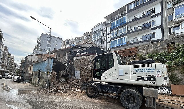 Konak Belediyesi, güvenlik tehdidi oluşturan ve kent estetiğini bozan metruk