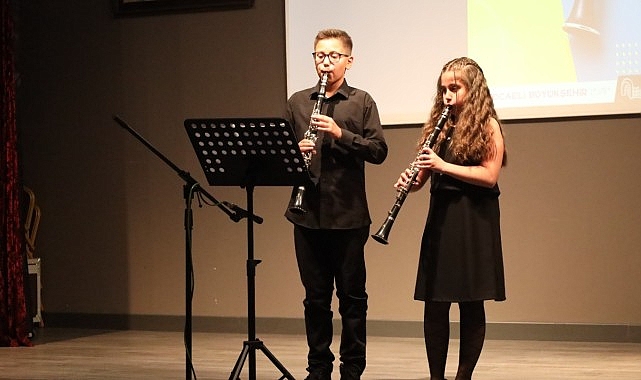 Kocaeli Büyükşehir Belediye Konservatuvarı’nda yıl sonu öğrenci konserleri başladı. İlk