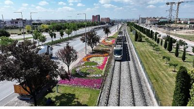 Konya Büyükşehir Belediyesi, şehrin dört bir yanında yürüttüğü peyzaj ve