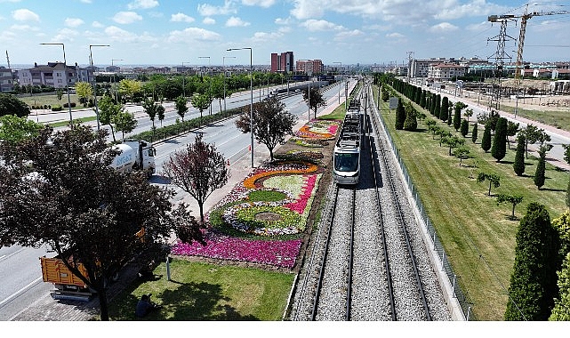 Konya Büyükşehir Belediyesi, şehrin dört bir yanında yürüttüğü peyzaj ve
