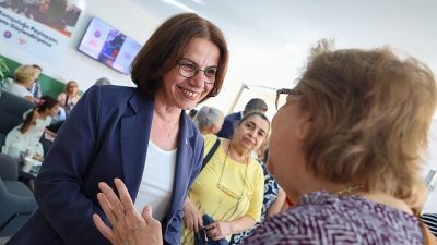 Maltepe Belediyesi tarafından açılan Emekli Dayanışma Evi, düzenlenen törenle hizmete