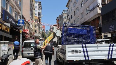 Maltepe Belediyesi Zabıta Müdürlüğü ekipleri, ilçe genelinde hem kamusal alanların