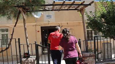 Hastaneye ulaşmakta güçlük çeken vatandaşlar için yürütülen evde sağlık çalışmaları
