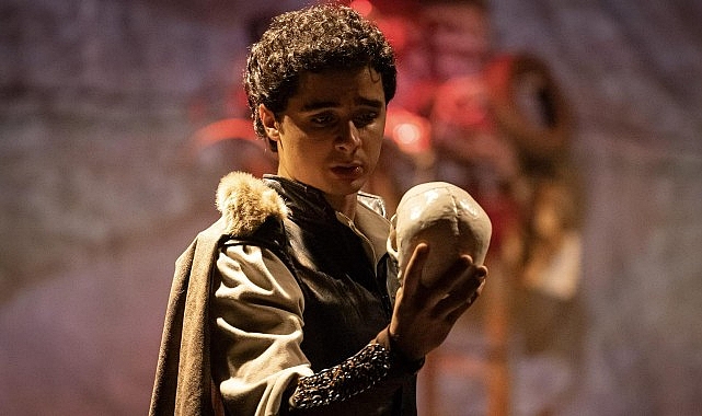 Maltepe Belediye Tiyatrosu’nun sahnelediği “Hamlet” oyunu, Avrupa’nın en prestijli festivallerinden