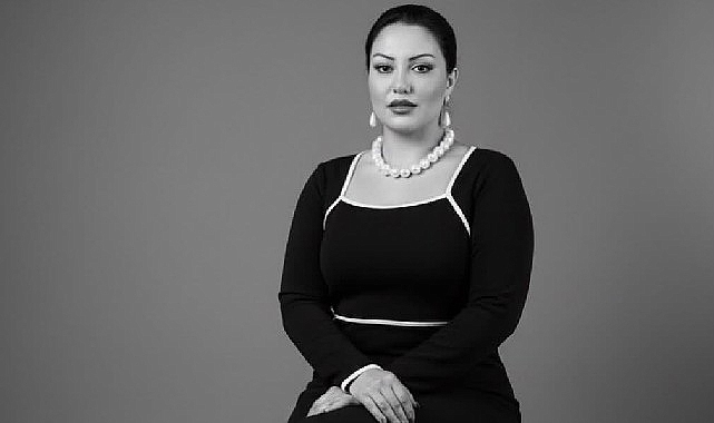 Yazar, sunucu, sanatçı ve model Meryem Gülbetekin, sanatın farklı alanlarındaki