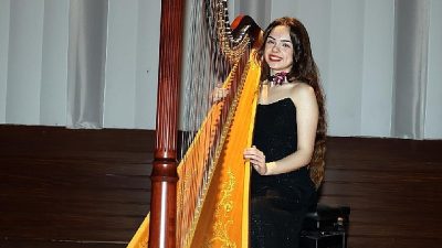 Milano’dan İzmir’e Uzanan Başarı: Zeynep Duru Güleç’ten Alkış Alan Arp Resitali İtalya’nın Milano kentinde Centro Culturale Teatro Rosetum’da verdiği solo konseriyle