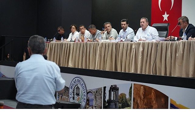 Milas Belediye Başkanı Fevzi Topuz, mahalle muhtarlarıyla bir araya geldi.