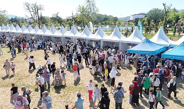 Kocaeli Büyükşehir Belediyesi’nin İzmit Millet Bahçesi’nde düzenlediği Karneval Çocuk Şenliği’nde