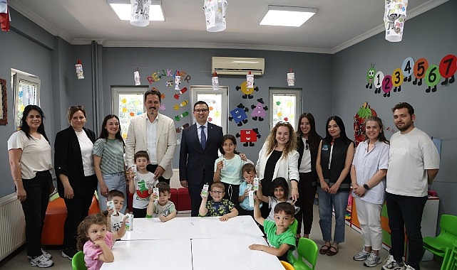 Nilüfer Belediyesi çocukların süt tüketimini destekliyor Nilüfer Belediyesi, çocukların sağlıklı beslenme alışkanlığı kazanmasını desteklemek amacıyla TMMOB