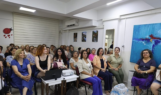 Karabağlar Belediyesi Nokta İleri Yaş Alma Merkezi'nde sürdürülen eğitim, sosyal
