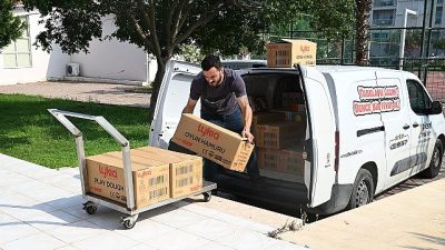 Kemer Belediye Başkanı Necati Topaloğlu'nun “Eğitim varsa gelecek var” sloganıyla