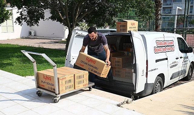 Kemer Belediye Başkanı Necati Topaloğlu'nun “Eğitim varsa gelecek var” sloganıyla
