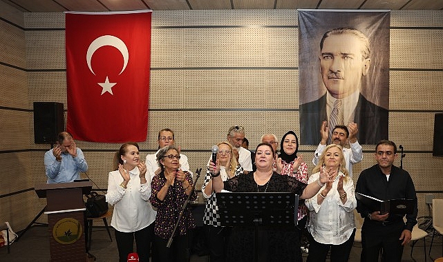 Osmangazi Belediyesi’nin düzenlediği moral konserinde BAREM, OBAM ve ALBAM üyeleri,