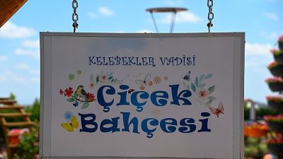 Selçuklu Belediyesi tarafından Kelebekler Vadisi Parkı’na kazandırılan Selçuklu Çiçek Bahçesi,