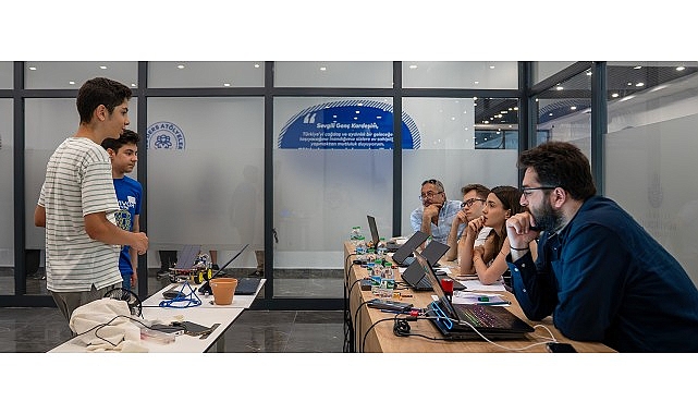İBB Teknoloji Atölyeleri öğrencileri dönem sonu projeleriyle İBBTech Teknoloji Takımının