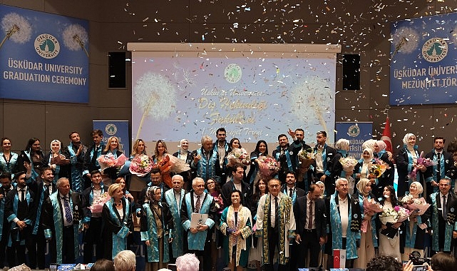 Üsküdar Üniversitesi NP Sağlık Yerleşkesi İbni Sina Oditoryumu’nda düzenlenen mezuniyet