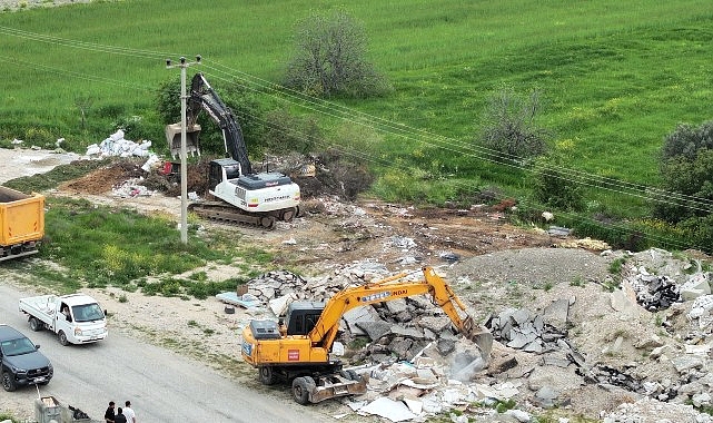 Vatandaş Bildirdi, Kaçak Moloz Dökülen Alan Temizlendi Muradiye Organize Sanayi Bölgesi’nde (MUOSB) kaçak moloz dökülen alan, Büyükşehir