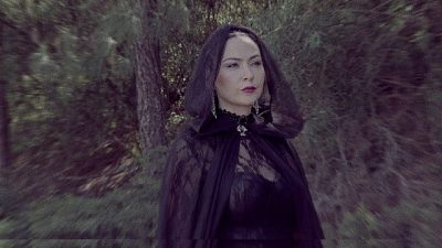 Yasemin Uğurlu, söz ve bestesi kendisine ait olan yeni şarkısı