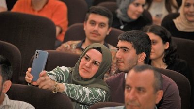 Keçiören Belediyesi’nin ev sahipliğinde Necip Fazıl Tiyatro Salonu’nda sahnelenen “Yeşilçam”