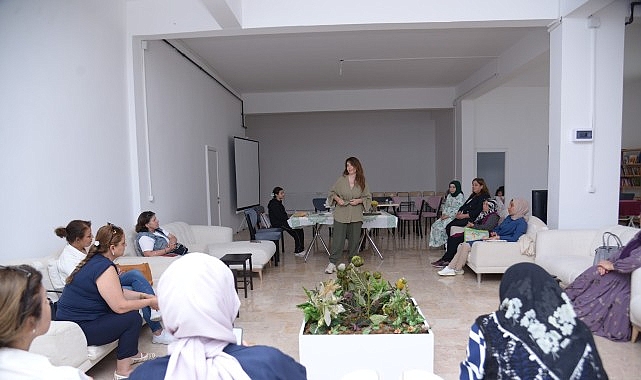 Kahramankazan Belediyesi tarafından kadınlara yönelik “Yüzünüzdeki Doğal Gücü Keşfedin” semineri
