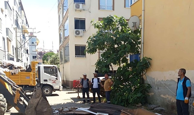 Gemlik Belediyesi, yaz sezonunun başlamasıyla birlikte özellikle sahil mahallelerinde çevre