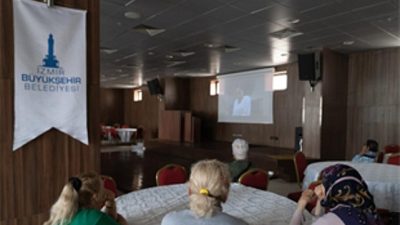 İzmir Büyükşehir Belediyesi bünyesinde hizmet veren Zübeyde Hanım Huzurevi’nde Babalar