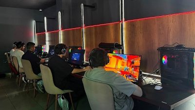 Keçiören Belediyesi tarafından gençlerin teknoloji ve dijital spor alanındaki gelişimlerini