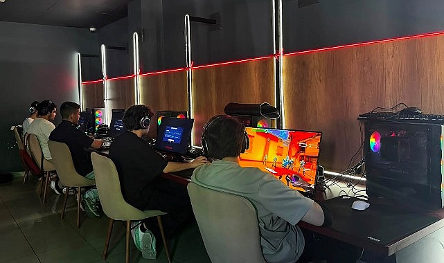 15 Temmuz Ruhu Keçiören’de E-Sporla Yaşatıldı Keçiören Belediyesi tarafından gençlerin teknoloji ve dijital spor alanındaki gelişimlerini