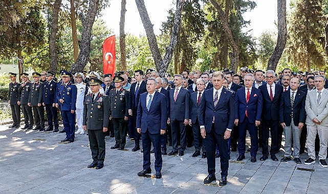 15 Temmuz şehitleri İzmir’de dualarla anıldı İzmir Büyükşehir Belediye Başkanı Dr. Cemil Tugay, 15 Temmuz Demokrasi