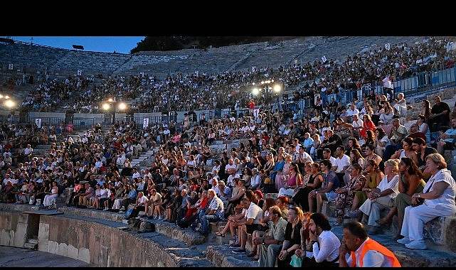 9. Uluslararası Efes Opera ve Bale Festivali’nde “Carmina Burana” Sahnelendi 9. Uluslararası Efes Opera ve Bale Festivali kapsamında, Carl Orff’un