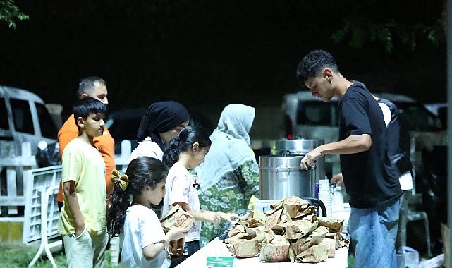 Açık Hava Sinema Geceleri Yaz Akşamlarına Renk Katıyor Kartepe Belediyesi'nin yaz aylarında vatandaşları kültür ve sanat etkinlikleriyle buluşturduğu
