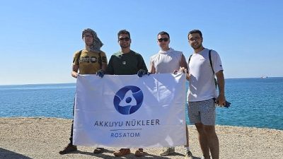 120’den fazla gönüllü, Taşucu sahilinde yaklaşık 2,5 kilometrelik kıyı şeridini