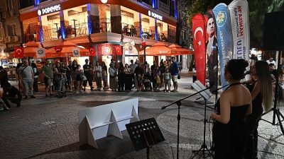 Manisa Büyükşehir Belediyesi tarafından düzenlenen “Akustik Yaz Akşamları” etkinliği kapsamında