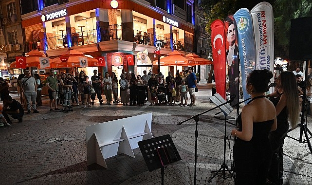 Manisa Büyükşehir Belediyesi tarafından düzenlenen “Akustik Yaz Akşamları” etkinliği kapsamında