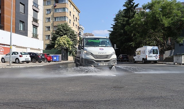 Altayçeşme’de Temizlik Hamlesi Maltepe Belediyesi, ilçenin yaşam kalitesini artırmaya yönelik çevre bakım ve