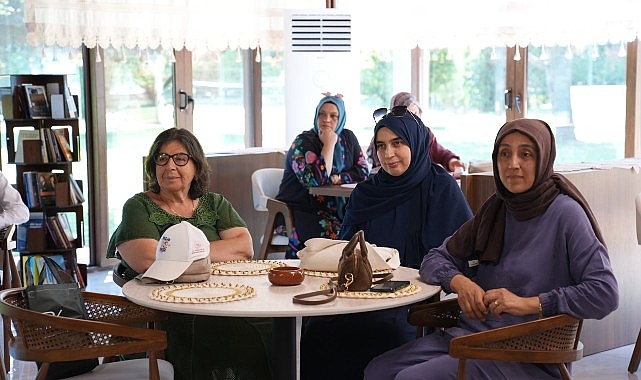 Ana Kafe’de farkındalık dolu söyleşi Kocaeli Büyükşehir Belediyesi’nin Anne Şehir Yaşam Merkezi bünyesinde hizmet veren